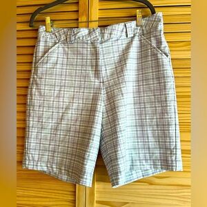 🩳Tommy Armour Women’s Dri-Logic Shorts Size 6 Grey and White Plaid Bermuda Style